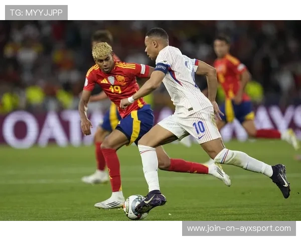 反击中点球冷静罚入锁定胜果——展现球员心智与竞技魅力的胜利之路