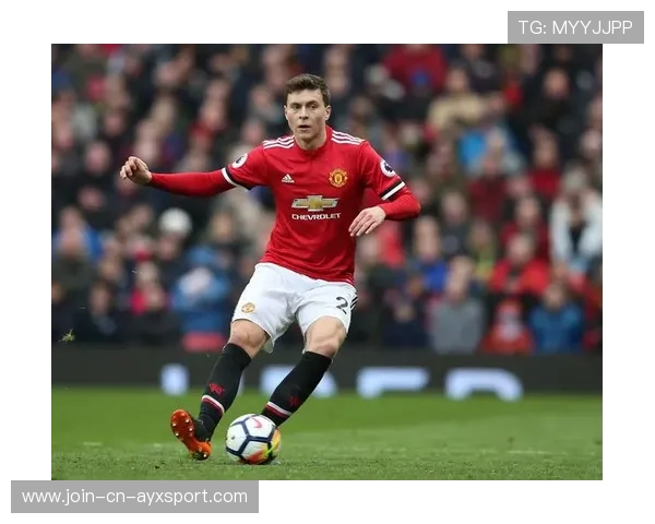 曼联林德洛夫防守脚步与对抗训练