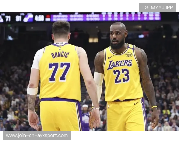 詹姆斯关键盖帽点燃全场，湖人趁势反推